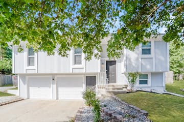 9734 Booth Avenue Kansas City, MO 64134